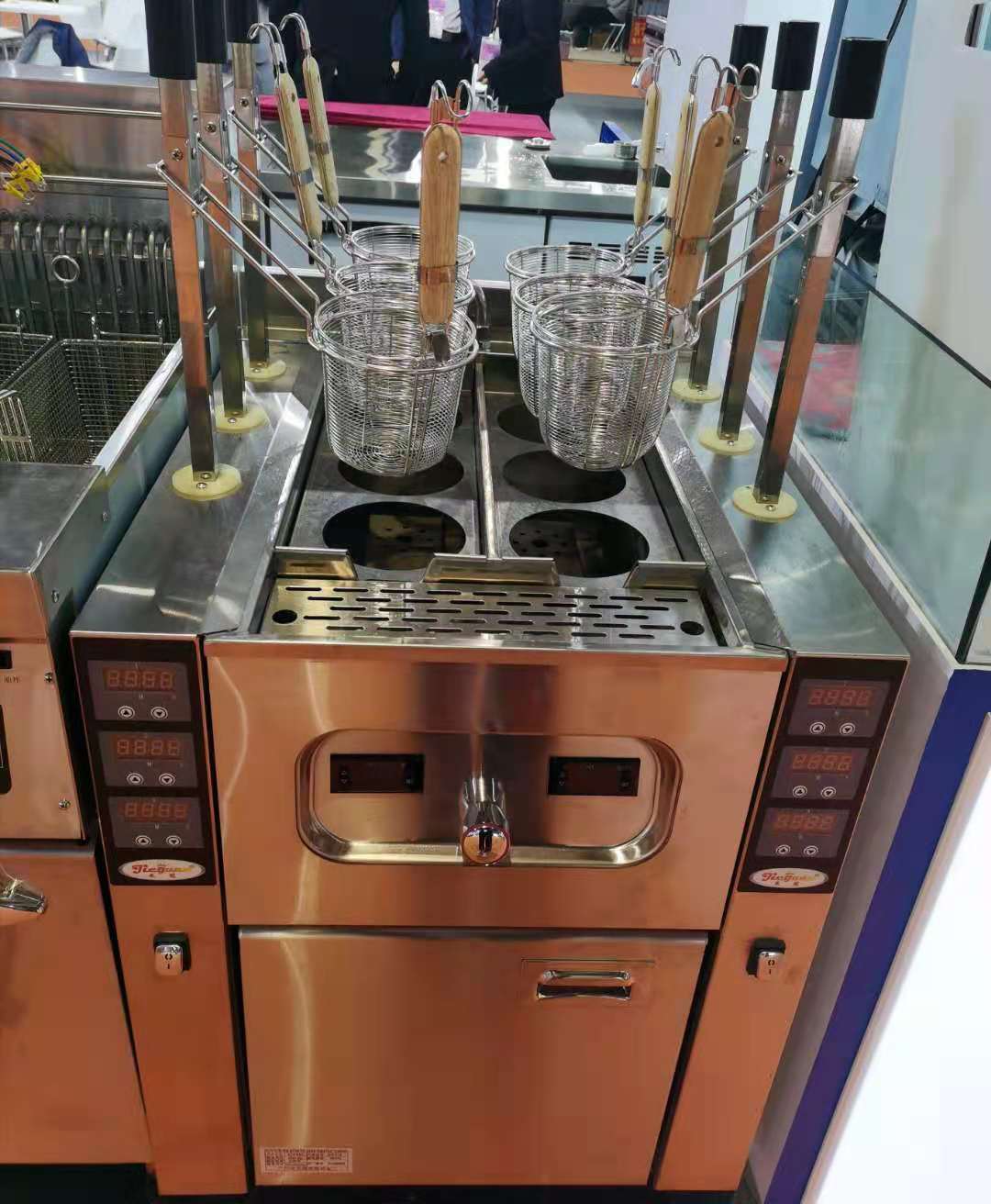 Произведите революцию в приготовлении макарон с помощью нашей электрической макароноварки с автоматическим подъемом