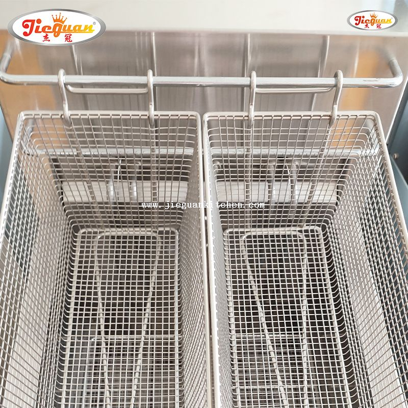 Электрическая фритюрница с 1 баком и таймером. 